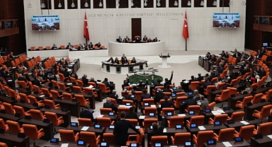 EN DÜŞÜK EMEKLİ MAAŞI VE BAYRAM İKRAMİYESİ BELLİ OLDU