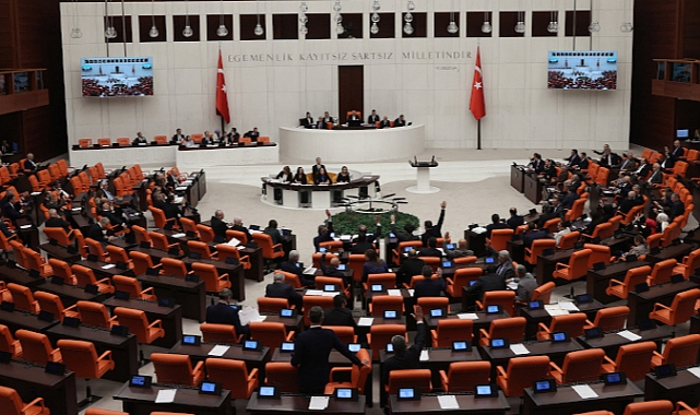 EN DÜŞÜK EMEKLİ MAAŞI VE BAYRAM İKRAMİYESİ BELLİ OLDU