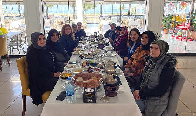 FATMA BAŞKAN  DEPREM MAĞDURU KADINLARLA BİR ARAYA GELDİ