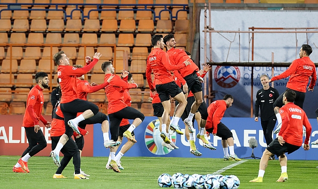 GÖNLÜMÜZ DE GÖZÜMÜZ DE AY-YILDIZDA!