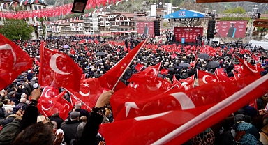 AMASYA İMAMOĞLU'NU BAĞRINA BASTI