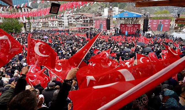 AMASYA İMAMOĞLU'NU BAĞRINA BASTI