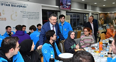 BAŞKAN GENÇ’TEN MUCİT ÖĞRENCİLERE İFTAR YEMEĞİ