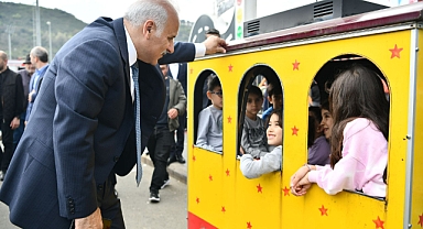 DEPREMZEDE ÇOCUKLAR HEM EĞLENDİLER HEM DE ÖĞRENDİLER