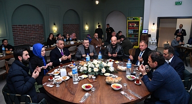 GENÇ, AK PARTİ ÇUKURÇAYIR MAHALLE TEŞKİLATIYLA İFTARDA BİR ARAYA GELDİ