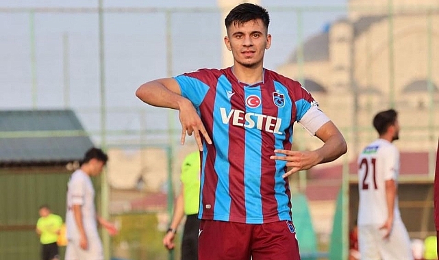 SÜLEYMAN İMZAYI ATIYOR