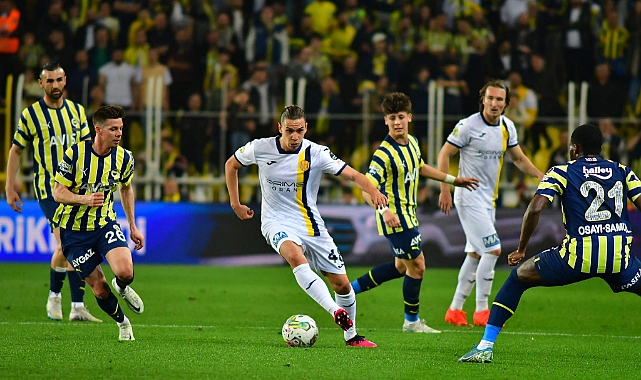 ZİRVEDE VE DİPTE ZORLU TAKİP!