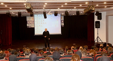 AKÇAABAT’TA AKILLARA KAZINIR KONFERANS