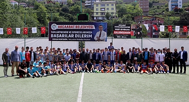 AKÇAABAT’TA LİSELER ARASI FUTBOL TURNUVASINDA ÖDÜLLER SAHİPLERİNİ BULDU