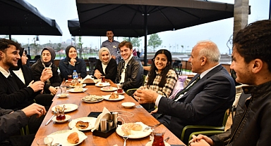 BAŞKAN ZORLUOĞLU GANİTA’DA GENÇLERLE TRABZON’U KONUŞTU