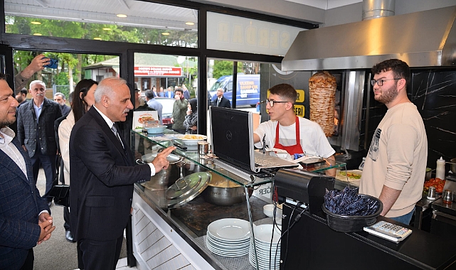 BAŞKAN ZORLUOĞLU TRABZON’U KARIŞ KARIŞ GEZİYOR