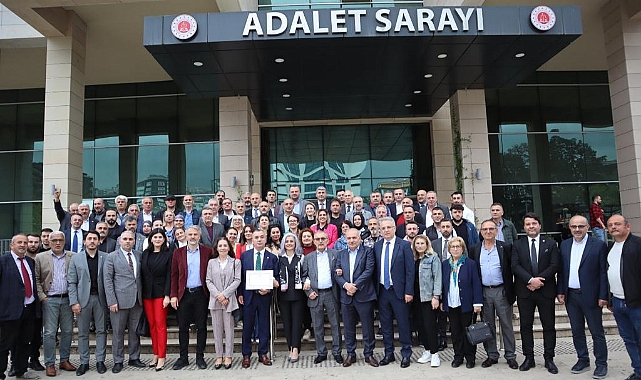 İYİ PARTİLİ YAVUZ AYDIN MAZBATASINI ALDI