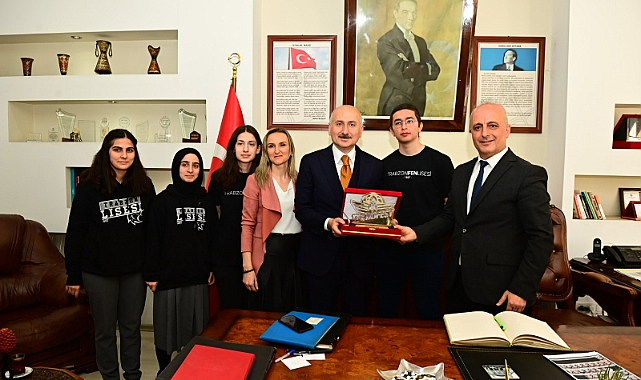  KARAİSMAİLOĞLU, TRABZON LİSESİ’NDE SINIF ARKADAŞLARIYLA BULUŞTU