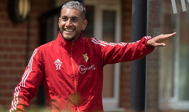 ROBERTO PEREYRA AŞKI BÜYÜYOR