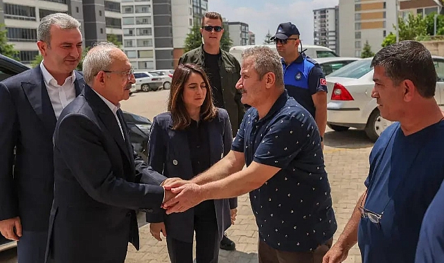 KILIÇDAROĞLU BABALAR GÜNÜ'NDE DEPREMZEDE AİLELERİ ZİYARET ETTİ
