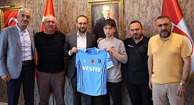 ŞAMPİYON SPORCULARDAN TRABZONSPOR'A ZİYARET