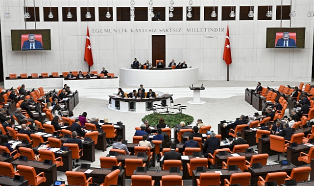 EMEKLİYE YÜZDE 25 ZAM MECLİS'TEN GEÇTİ