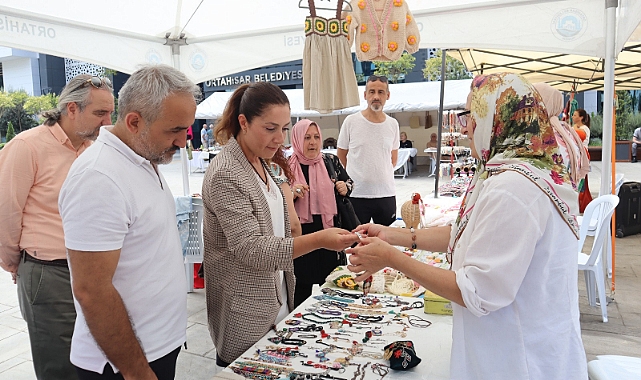 FATMA BAŞKAN, MOR PAZARI ZİYARET ETTİ