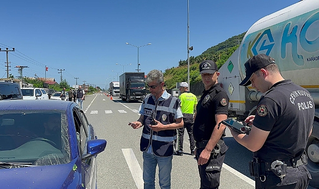 KARADENİZ SAHİL YOLUNDA DÖNÜŞ TRAFİĞİ