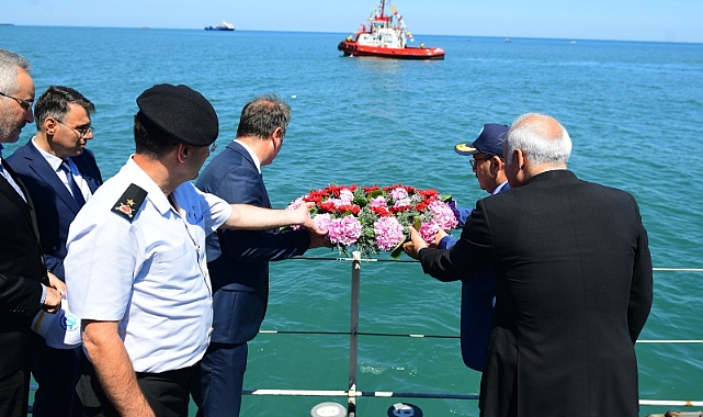 TRABZON'DA DENİZ ŞEHİTLERİ UNUTULMADI