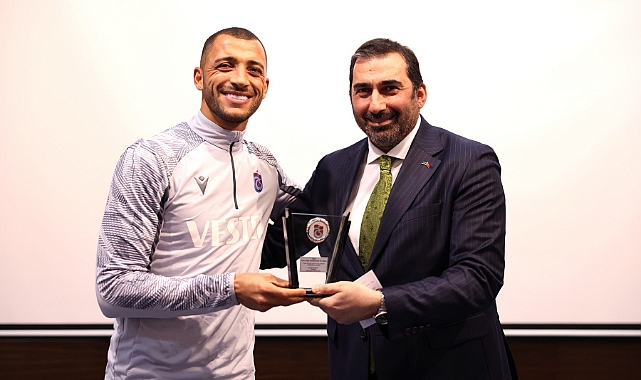 VİTOR HUGO LÜKS OLMAZ MI?