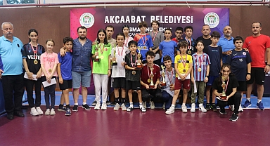AKÇAABAT'TA MASA TENİSİ TURNUVASI DÜZENLENDİ