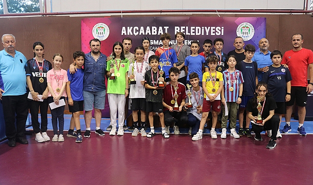 AKÇAABAT'TA MASA TENİSİ TURNUVASI DÜZENLENDİ