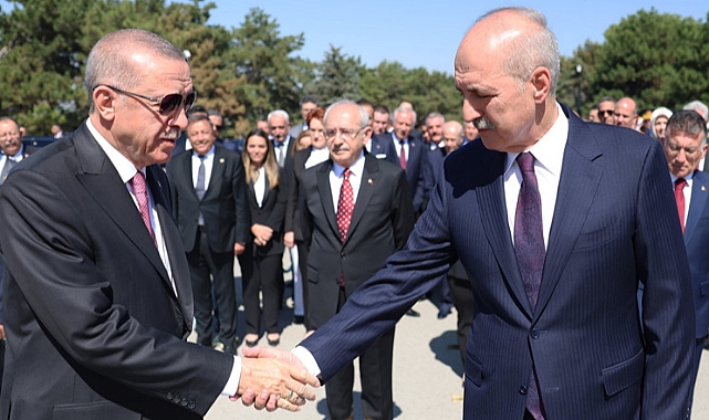 ANITKABİR'DE TÖREN: ERDOĞAN VE KILIÇDAROĞLU AYNI KAREDE