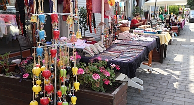 BU SOKAKTA EMEKLE HARMANLANAN ÜRÜNLER SATILIYOR