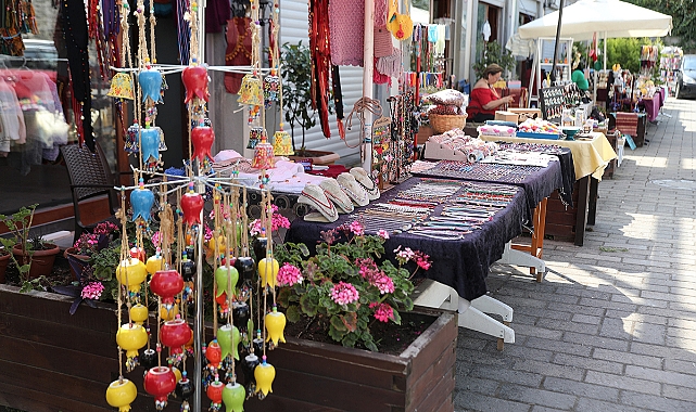 BU SOKAKTA EMEKLE HARMANLANAN ÜRÜNLER SATILIYOR