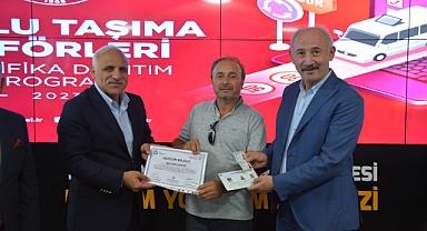 EĞİTİMLERİNİ TAMAMLAYAN TOPLU TAŞIMA ARAÇ ŞOFÖRLERİ SERTİFİKALARINI ALDI