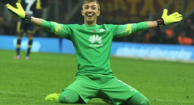 FIRTINA MUSLERA'YI SEVİYOR!
