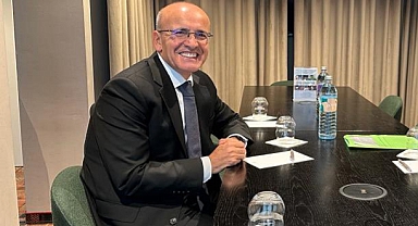 MEHMET ŞİMŞEK'TEN FAİZ PAYLAŞIMI: KARARLIYIZ, FİYAT İSTİKRARI EN BÜYÜK ÖNCELİĞİMİZ