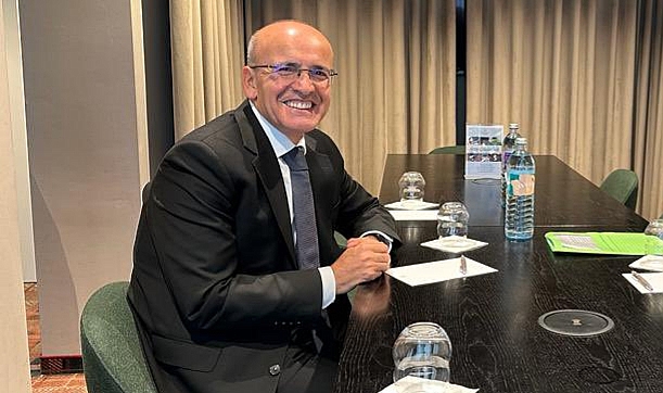 MEHMET ŞİMŞEK'TEN FAİZ PAYLAŞIMI: KARARLIYIZ, FİYAT İSTİKRARI EN BÜYÜK ÖNCELİĞİMİZ