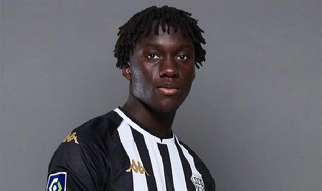 MENDY VE KULÜBÜ TAM UÇTU