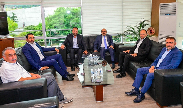 VALİ USTAOĞLU’NDAN TRABZONSPOR’A VEDA ZİYARETİ