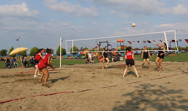 AKÇAABAT’TA PLAJ VOLEYBOLU BAŞLADI