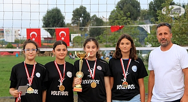 AKÇAABAT’TA PLAJ VOLEYBOLU FİNALİ YAPILDI