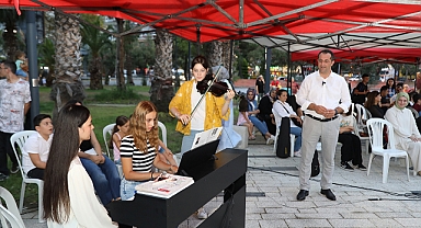  AKÇAABAT’TA SANAT AKADEMİSİ’NDEN AÇIK HAVA PERFORMANSI