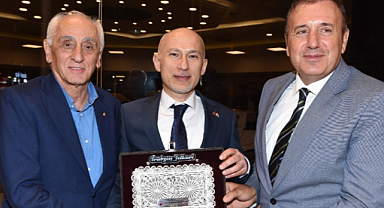 EREN VE ÇELEBİ'DEN GÜRCİSTAN BAŞKONSOLOSU JAPARİDZE'YE TEŞEKKÜR PLAKETİ