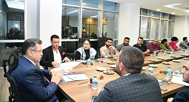 GENÇ, KUVEYTLİ TURİZMCİLERLE GÖRÜŞTÜ