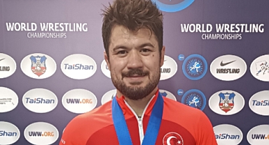 MİLLİ GÜREŞÇİ ALİ CENGİZ DÜNYA ŞAMPİYONU OLDU