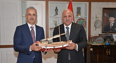 ULAŞTIRMA VE ALTYAPI BAKANI URALOĞLU BÜYÜKŞEHİR’İ ZİYARET ETTİ