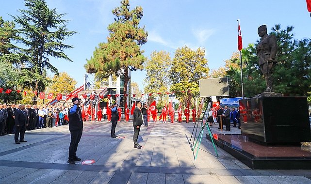 AKÇAABAT’TA CUMHURİYET BAYRAMI İÇİN ÇELENK SUNMA TÖRENİ YAPILDI