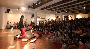 AKÇAABAT' TA  'KRAL VE MUTSUZ PRENSES'  SAHNELENDİ