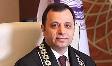 AYM BAŞKANI ZÜHTÜ ARSLAN'DAN 'KARARLAR UYGULANSIN' ÇAĞRISI