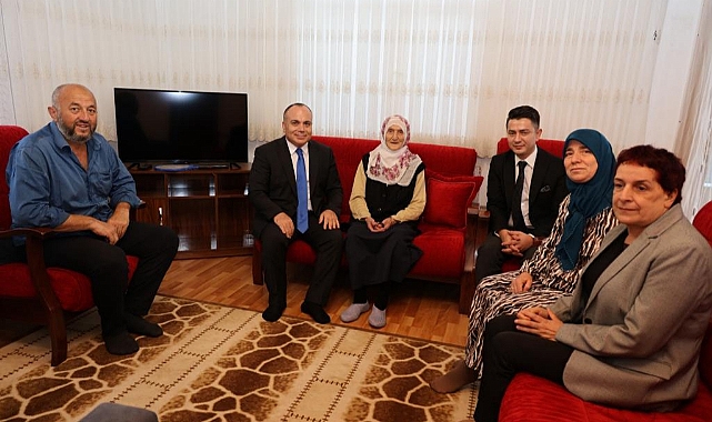 CUMHURİYETİN ANNESİNE DEVLETİN VALİSINDEN ZİYARET 