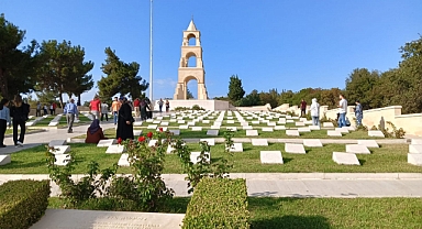 EMEKLİLER, ÇANAKKALE ŞEHİTLİĞİ’Nİ GEZDİ