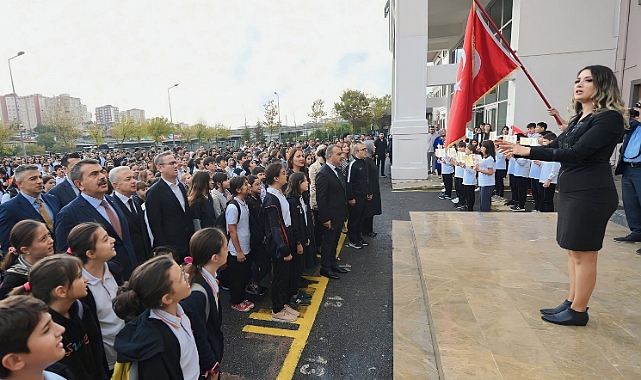 FİLİSTİNLİ ÇOCUKLAR İÇİN OKULLARDA SAYGI DURUŞU