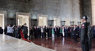 MERAL AKŞENER ANITKABİR'DE...